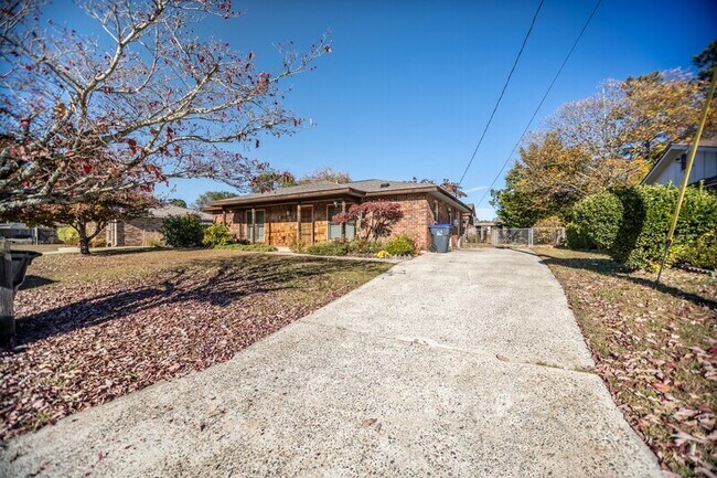 Foto del edificio - 111 Hollingsworth Dr
