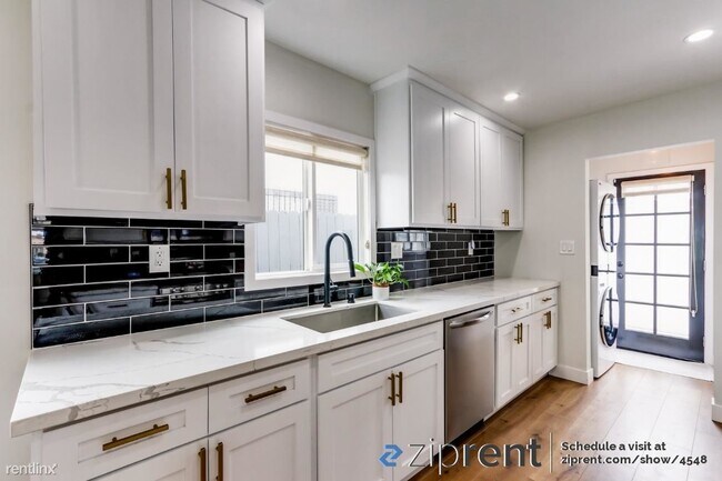 Building Photo - 1407 W 80th St