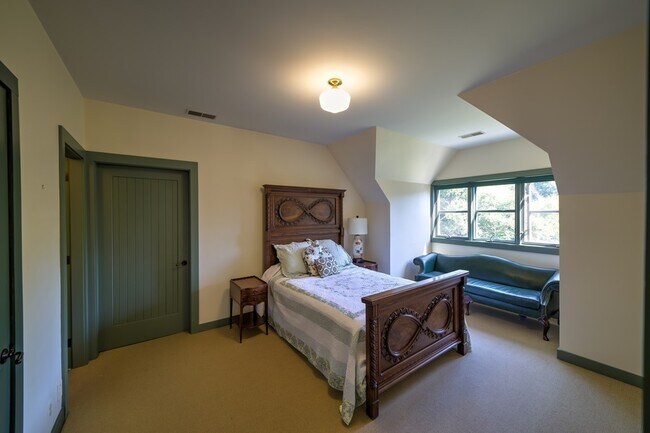 bedroom 3 - 31 Hunting Ln