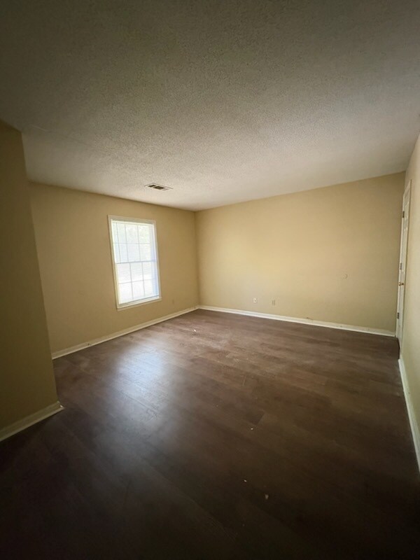 Building Photo - 213 Sylvan Rd