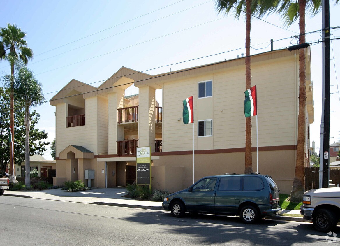 Building Photo - Dahlia Estates