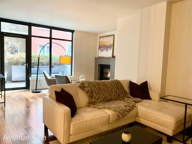 Building Photo - 1 br, 1.5 bath House - 10000 Main St #205