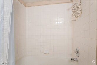 Building Photo - 3600 Pierida St