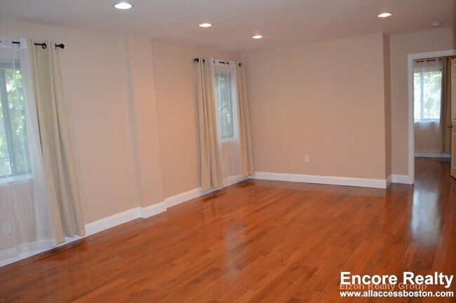 Foto del edificio - 276 Chestnut Hill Ave