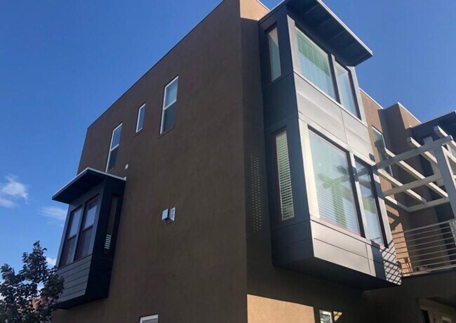 Foto del edificio - Beautiful 3 Bedroom Townhome in Daybreak!