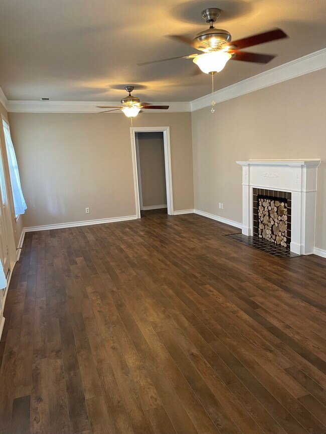 Building Photo - 2607 N Pecan St