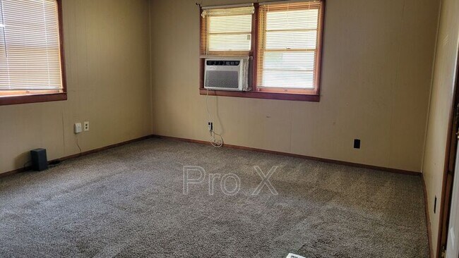 Foto del edificio - 302 E 7th St