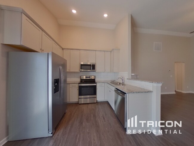 Building Photo - 590 Pollyanna Dr
