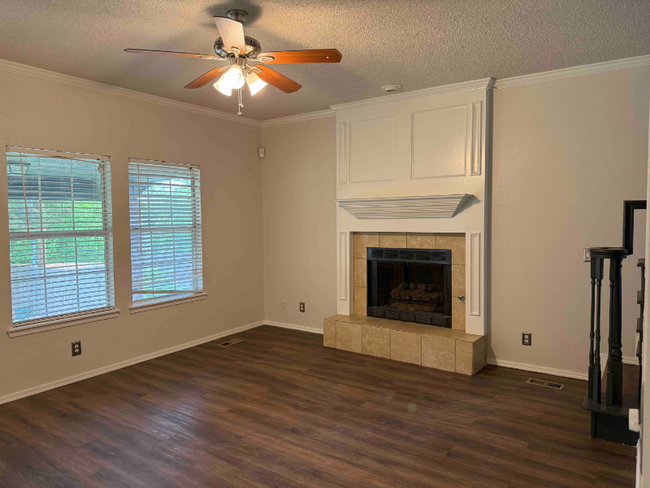 Building Photo - 8809 S Urbana Pl