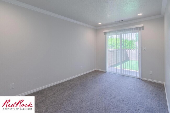 Foto del edificio - Newly Remodeled 3 Bedroom Townhome. Small ...