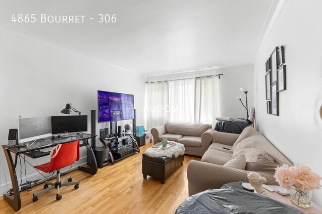 Building Photo - 4865 Av Bourret