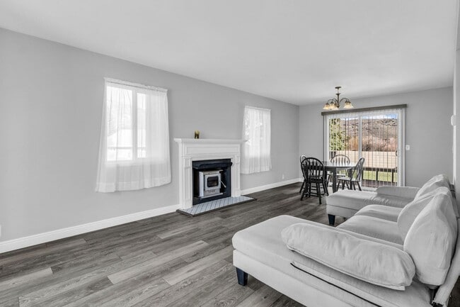 Foto del edificio - Park Meadows - Brand New Carpeting! Landscaping Included!