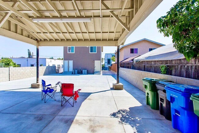 Building Photo - 3229 Malabar St