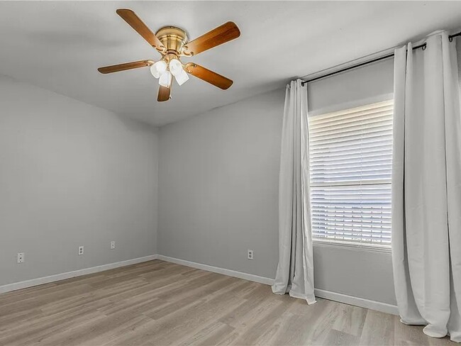 Foto del edificio - 904 University Oaks Blvd