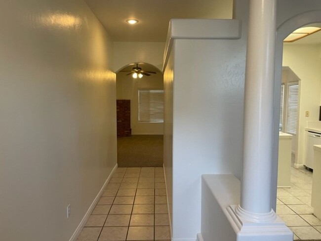 Building Photo - 3 Bedroom/2 Bath Home Located in the North...