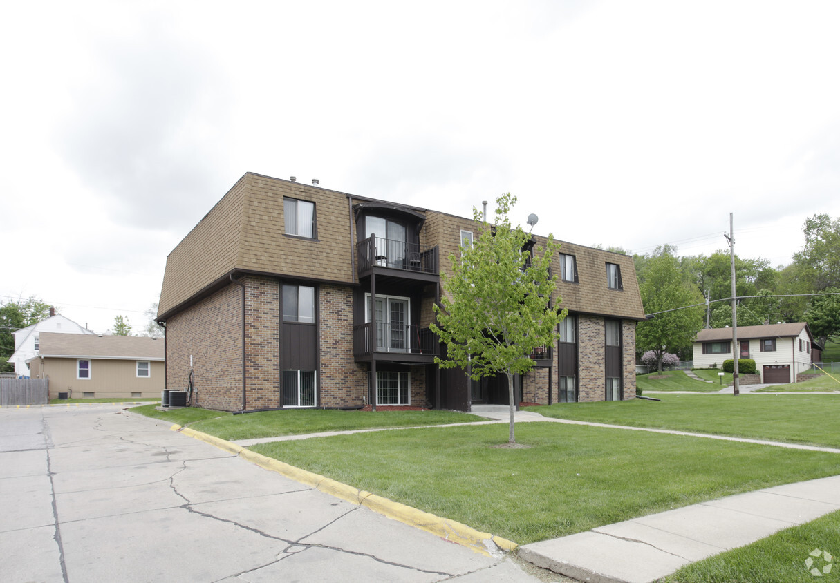 Primary Photo - Apple Valley Apartments