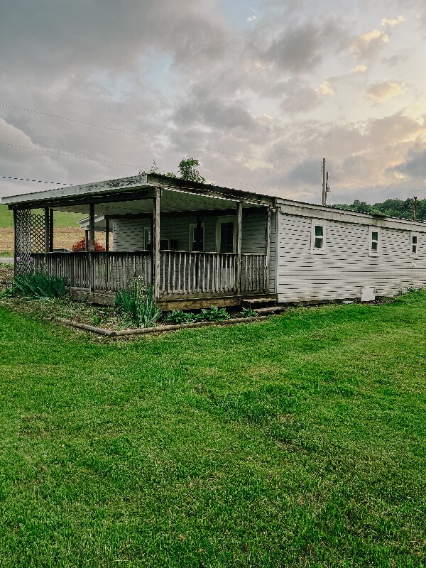 Foto del edificio - 379 Fetzertown Rd