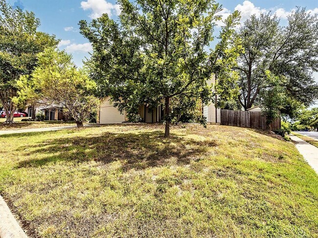 Building Photo - 7907 Doncaster Dr