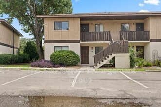 Building Photo - 2186 Bees Ferry Rd
