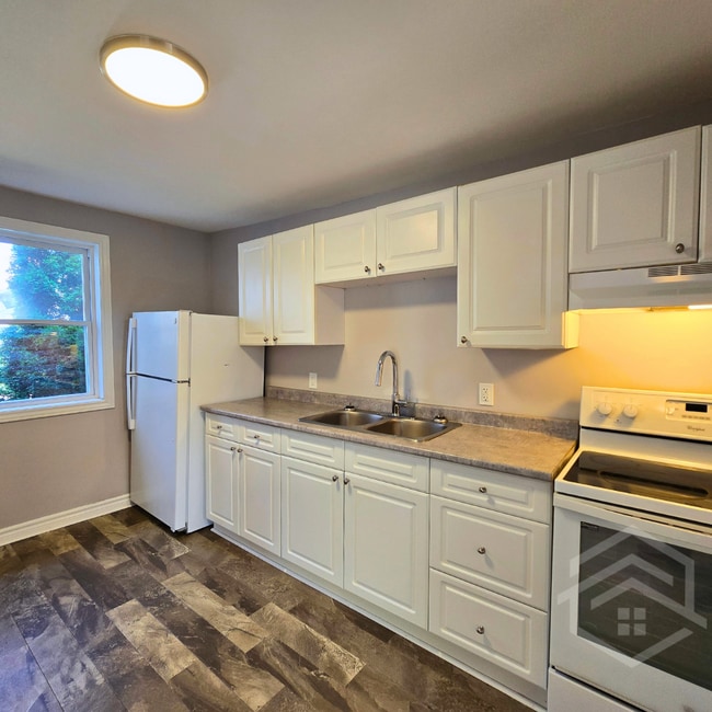 Building Photo - Cozy Apartment in Tillsonburg!!