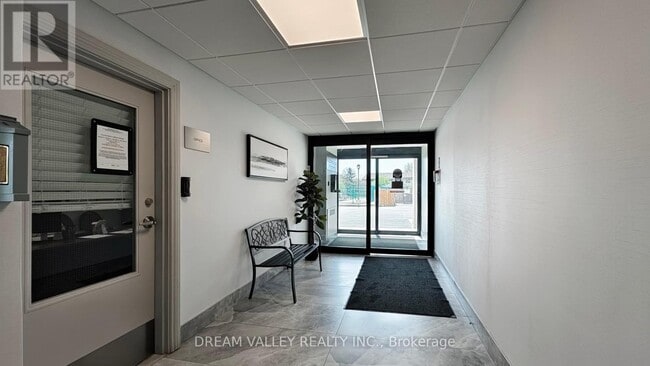 Building Photo - 2900-2900 Battleford Rd