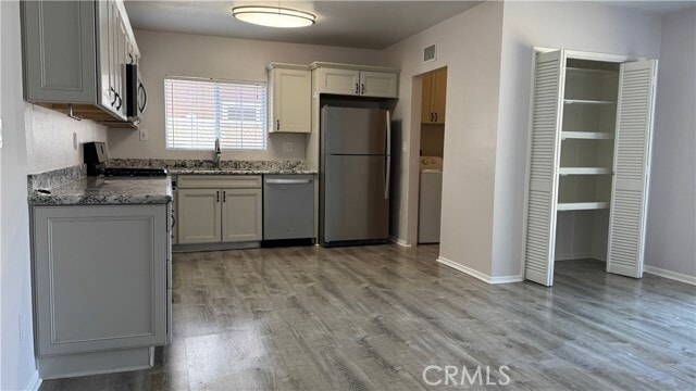 Foto del edificio - 10523 Hayvenhurst Ave