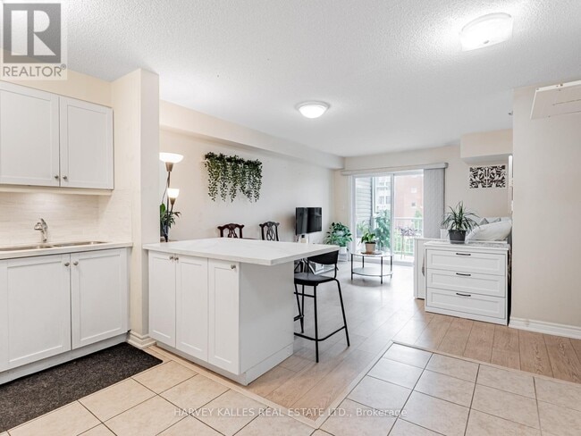 Photo du bâtiment - 5225 Finch Ave E