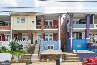 Building Photo - 4824 Sansom St