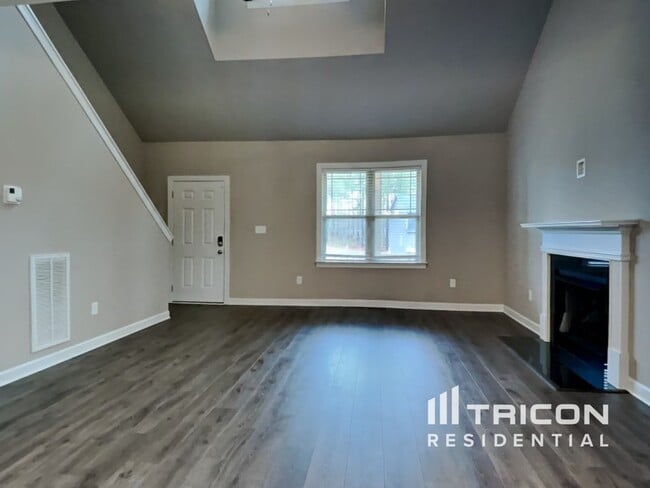 Foto del edificio - 135 Lasswade Ct