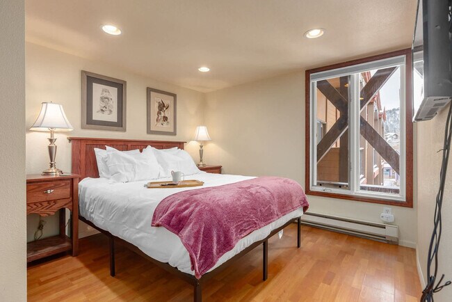 Building Photo - 600 South Park Avenue