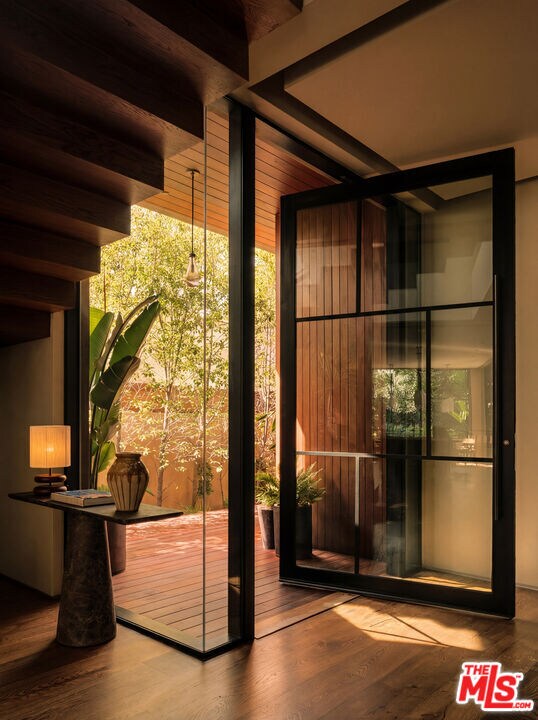 Foto del edificio - 530 N La Jolla Ave