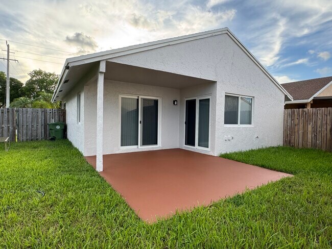 Foto del edificio - 961 SW 112th Ave