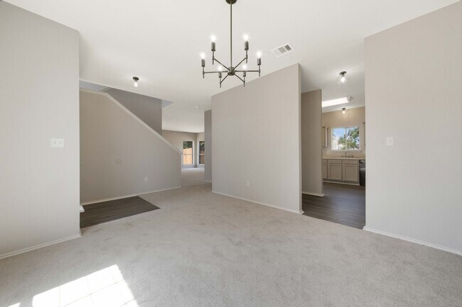 Foto del edificio - Spacious Two Story Home In South Creek!!