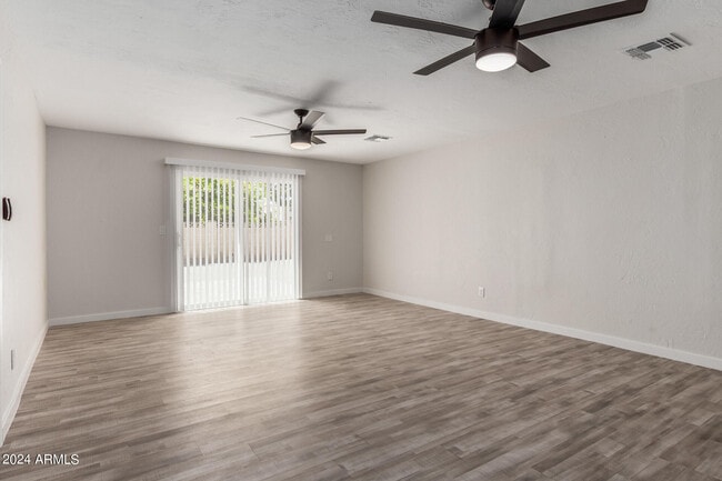 Foto del edificio - 6818 TERRACE Rd