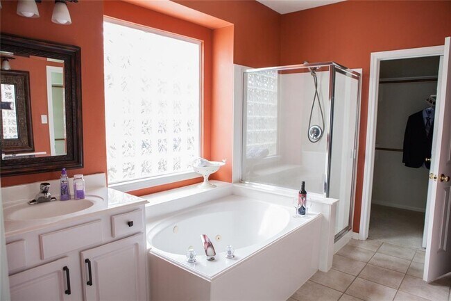 Foto del edificio - Worthington Drive, Pearland, TX 77584 - 3 BR 2.5 BA single-family home