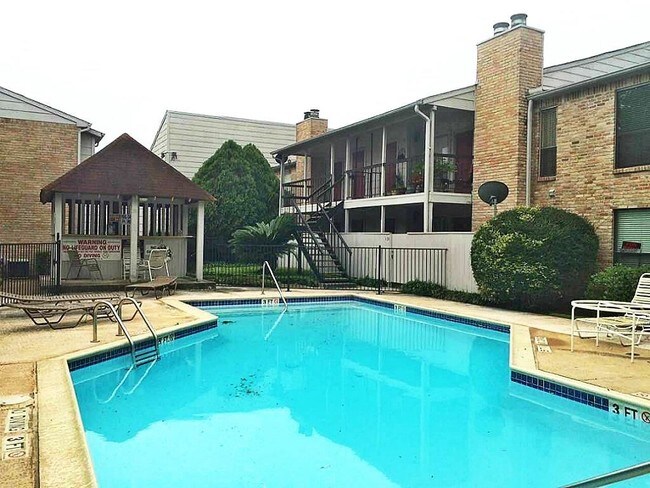 Building Photo - 2100 Wilcrest Dr