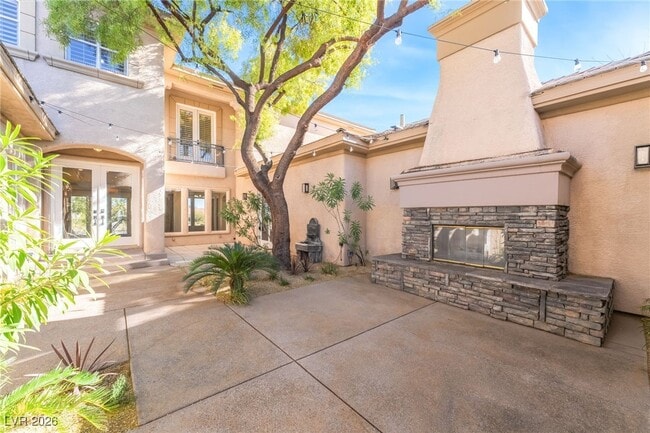 Building Photo - 904 Pont Chartrain Dr