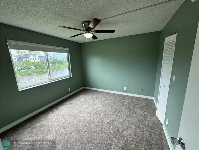 Building Photo - 2108 S Cypress Bend Dr