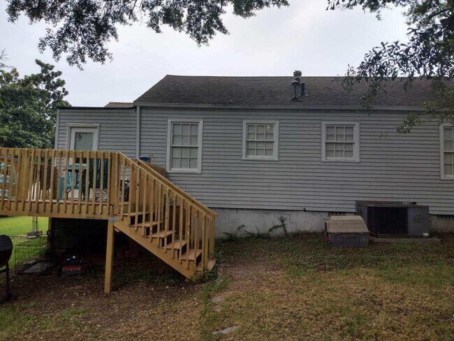 Foto del edificio - 8466 Fairview Dr
