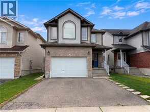 Building Photo - 304 Lemon Grass Crescent