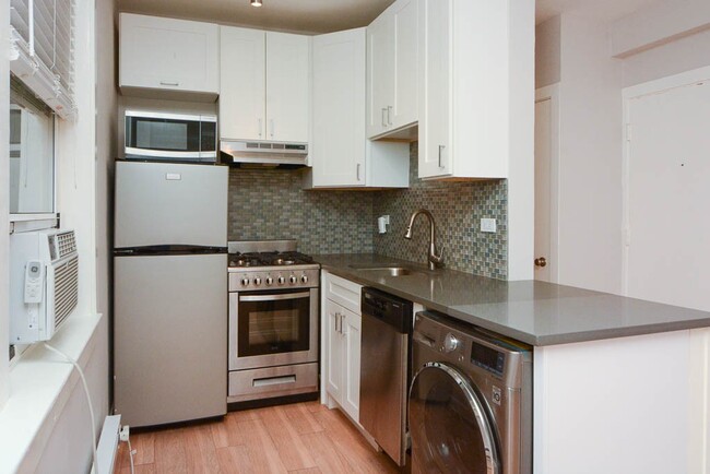 Foto del edificio - 511 W Belmont Ave