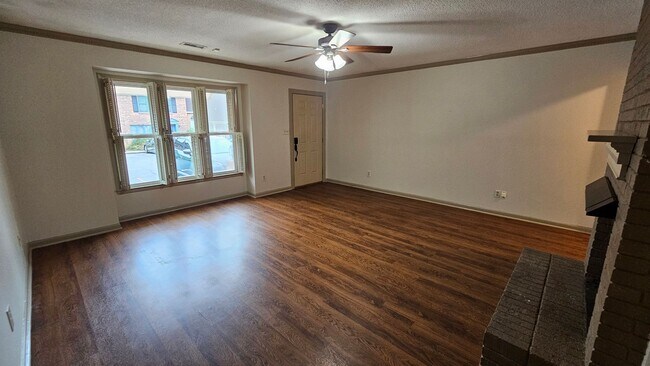 Foto del edificio - First Floor Condo in Downtown Shelby - Private Back Courtyard!