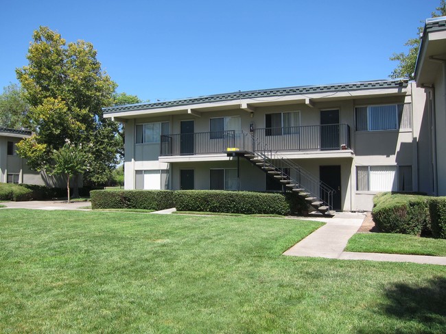 Building Photo - Sunset Park Apartments (No Vacancy)