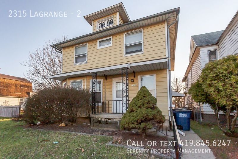 Primary Photo - Spacious Duplex For Rent