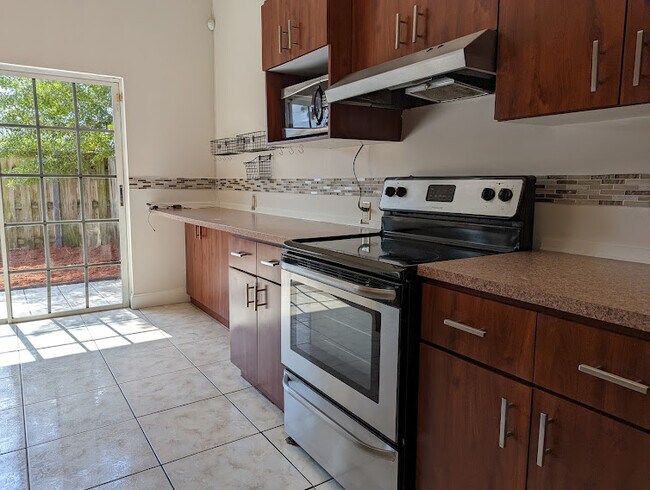 Foto del edificio - 960 NE 214th Ln