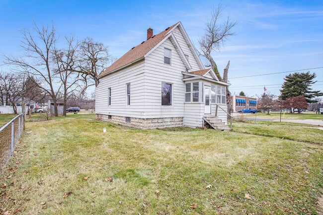 Building Photo - Three Bedroom Home in Battle Creek