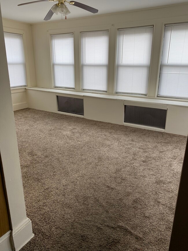 Building Photo - 63 E Railroad Ave