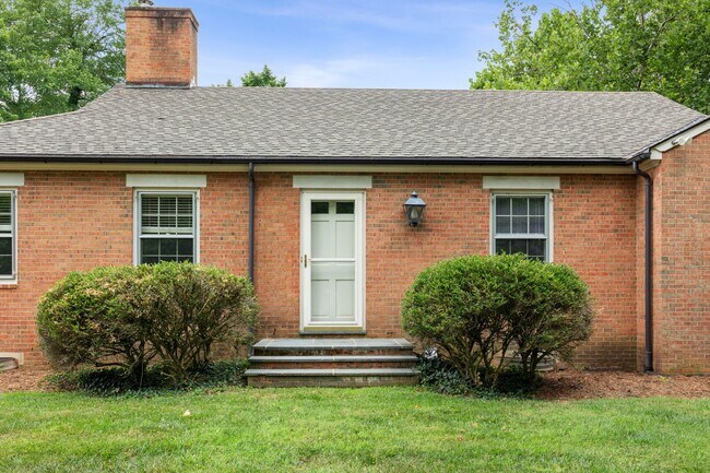 Foto del edificio - 2579 Garth Rd