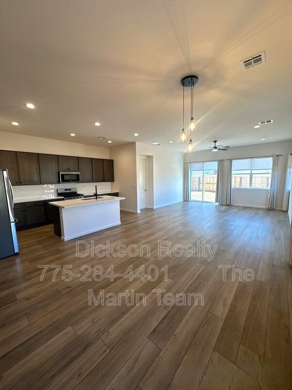 Building Photo - 2494 Metolius Dr