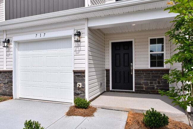Building Photo - 717 McKissick Dr